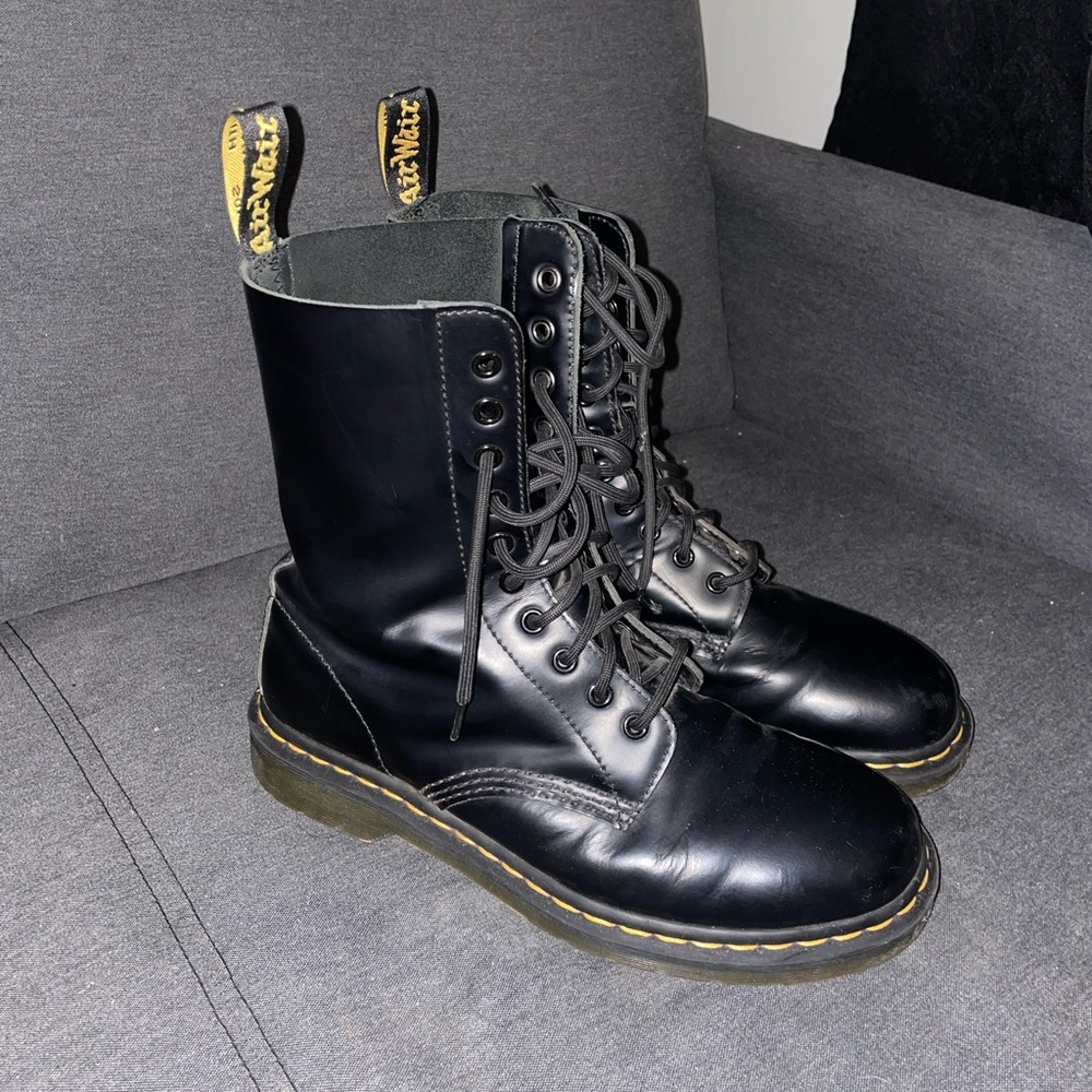 Dr Marten 1490 Smooth Leather Mid Boots